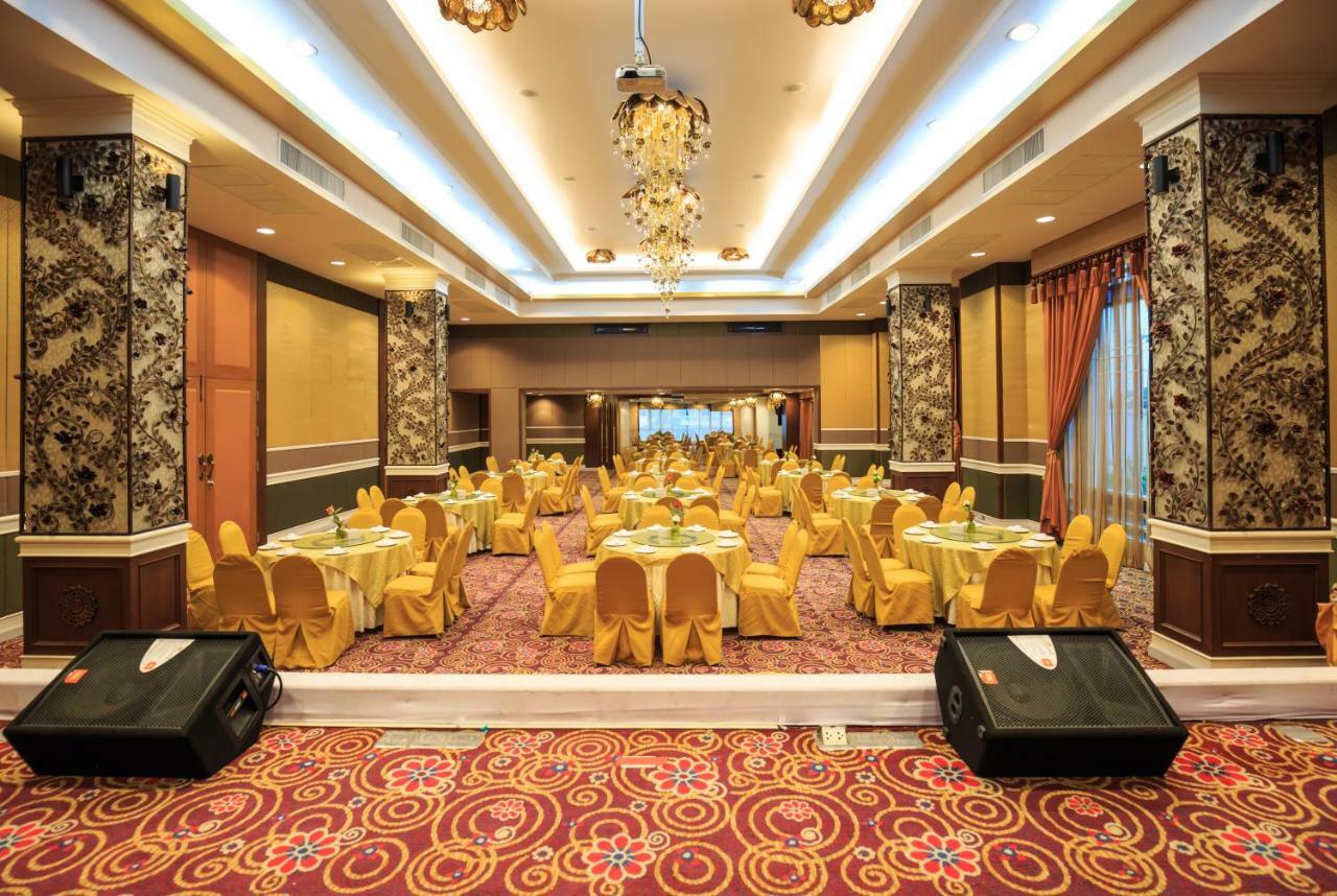 Kwan Ruen Park Hotel Nakhonratchasima Exterior photo
